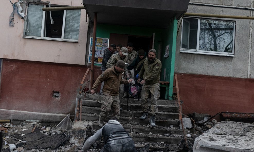 Pet ljudi je ubijeno u napadu na Slovjansk