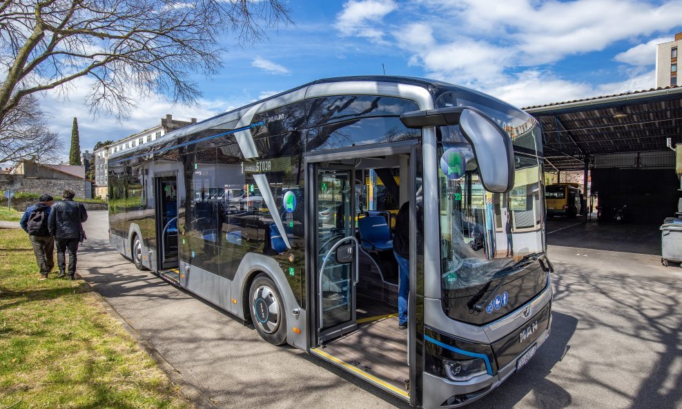 Električni autobus MAN