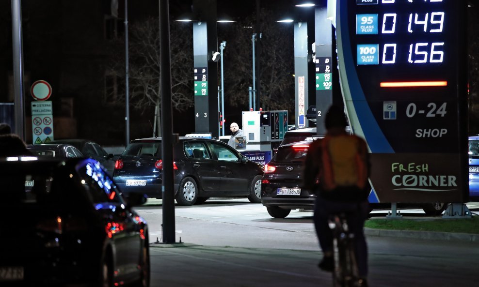 Zbog većih trošarina na energente cijene goriva mogle bi se vratiti na nešto više razine