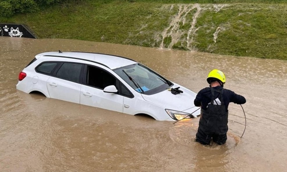 Poplavljena cesta kod Gornje Radgone