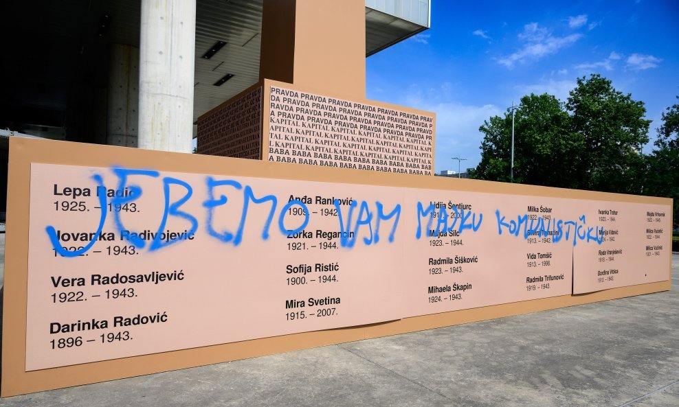 Vandalizam na djelu ispred MSU-a