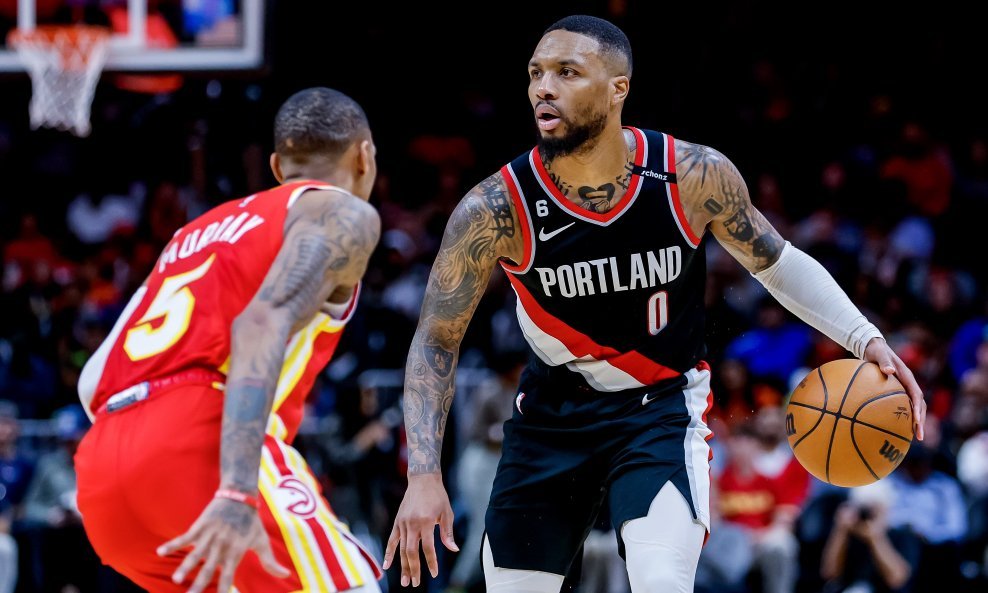 Damian Lillard (desno) vs. Dejounte Murray