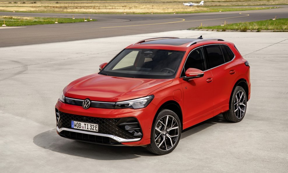 Volkswagen Tiguan (e-Hybrid) 'R-Line' (Persimmon Red boja)