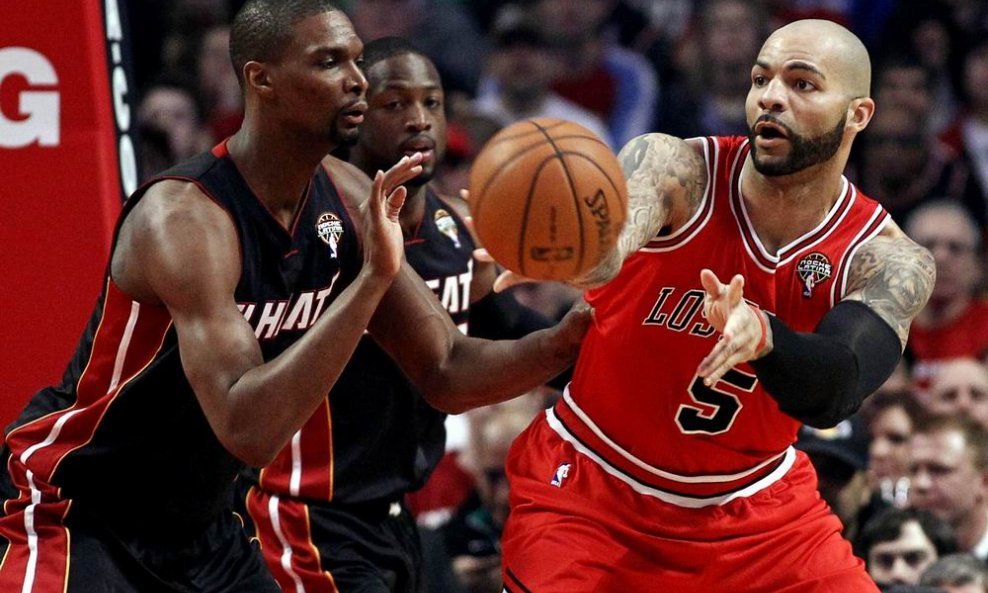 Chris Bosh (L) i  Carlos Boozer