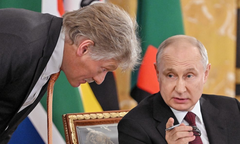 Dmitrij Peskov i Vladimir Putin