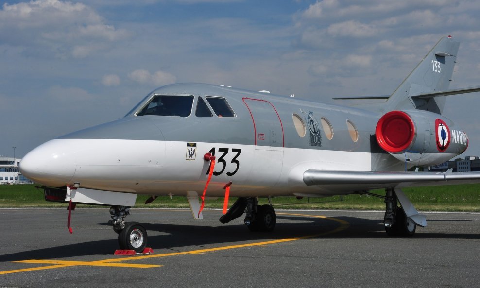 Dassault Falcon 10