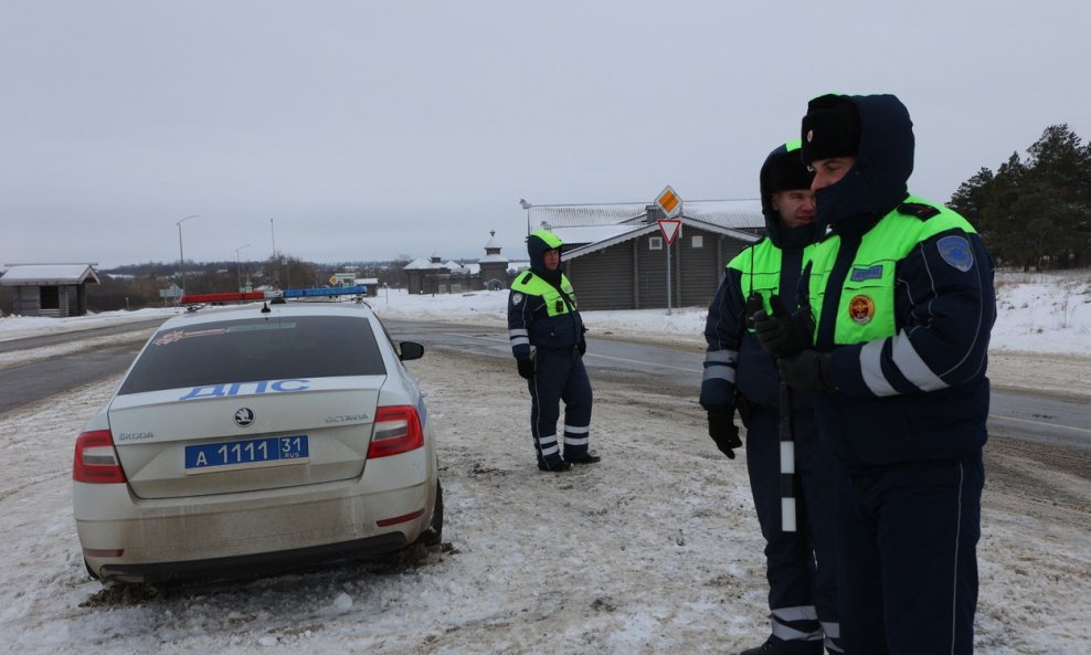 Ruske državne službe na mjestu pada zrakoplova