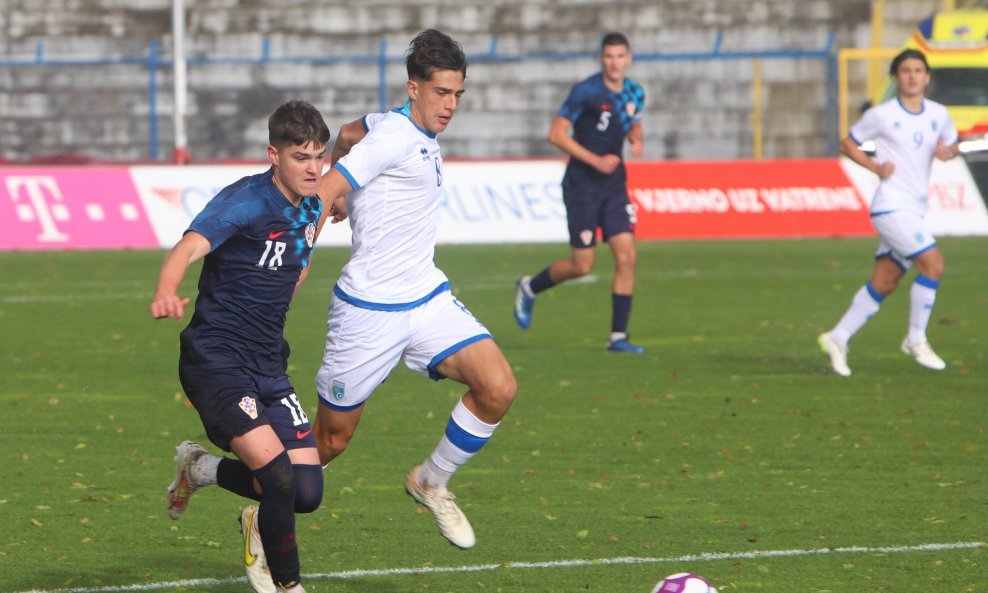 Davor Bistre u dresu hrvatske U-17 reprezentacije (broj 18)