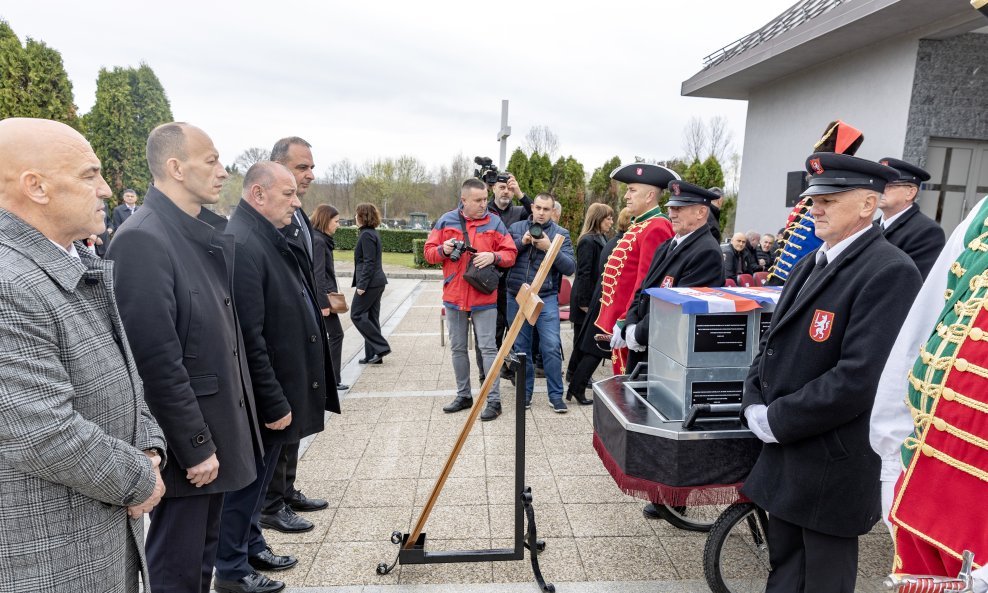 Gospić: Pokop posmrtnih ostataka žrtava Drugog svjetskog rata