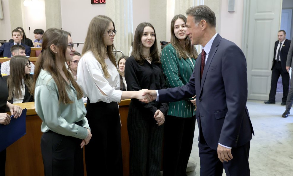 Gordan Jandroković na simuliranoj sjednici Hrvatskog sabora s učenicima srednjih škola