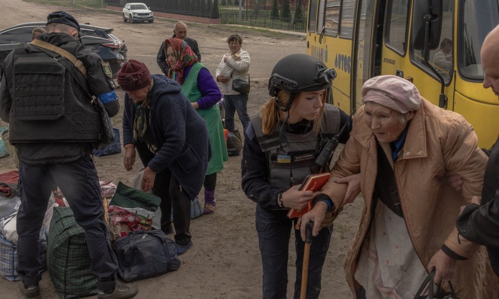 Evakuacija stanovnika u regiji Harkiv koja je pod ruskim napadom