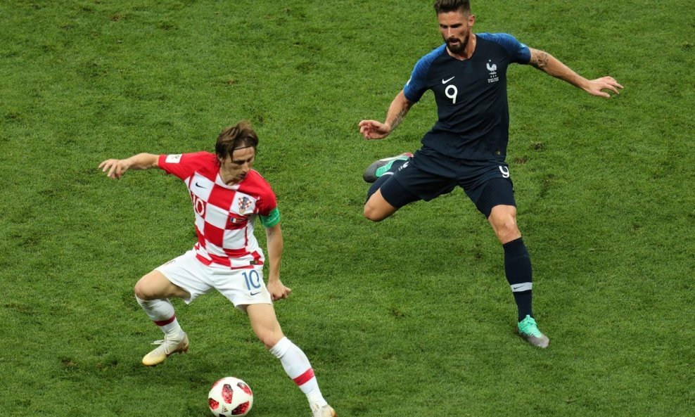 Olivier Giroud vs. Luka Modrić