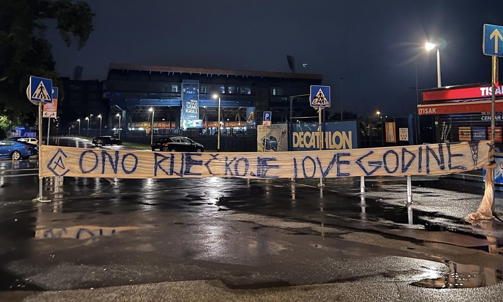 Armadina poruka kod Dinamovog stadiona
