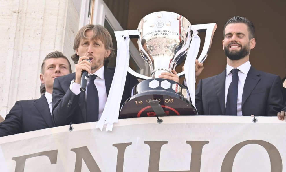 Nacho Fernandez (desno), Luka Modrić i Toni Kroos
