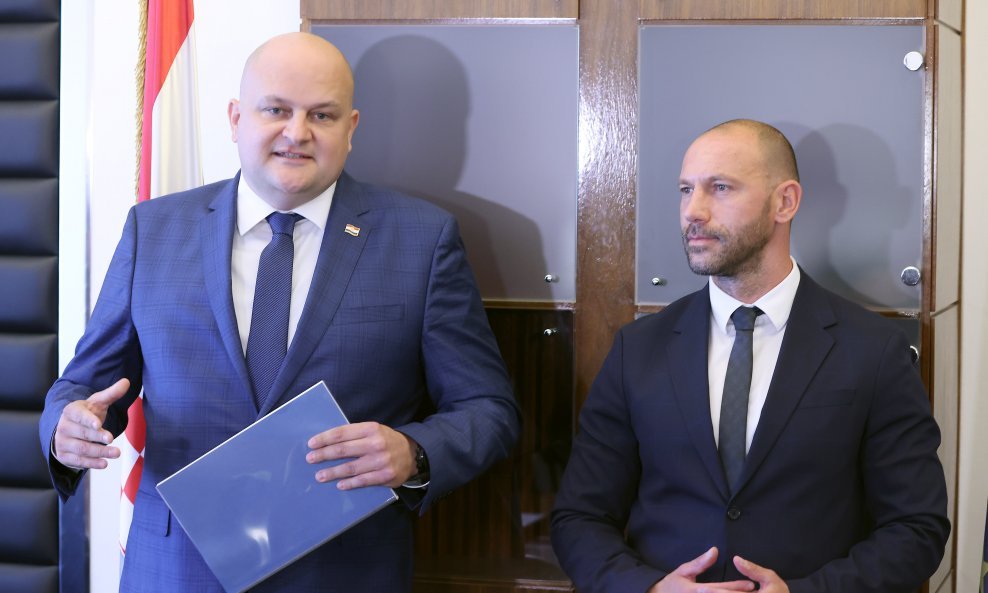 Ante Šušnjar preuzeo je Ministarstvo gospodarstva od Damira Habijana