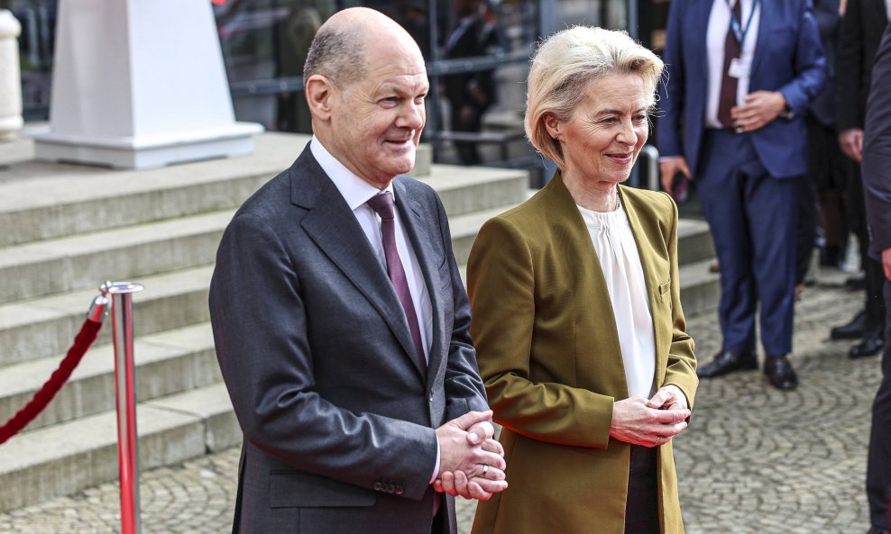 Olaf Scholz i Ursula von der Leyen