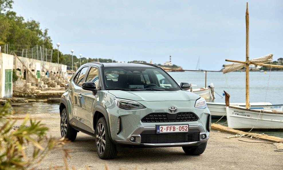 Toyota Yaris Cross Premiere Edition - Urban Khaki boja