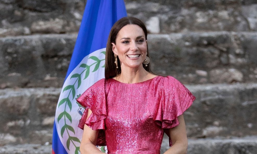 Kate Middleton u Vampire's Wife haljini na Belizeu 2022. godine