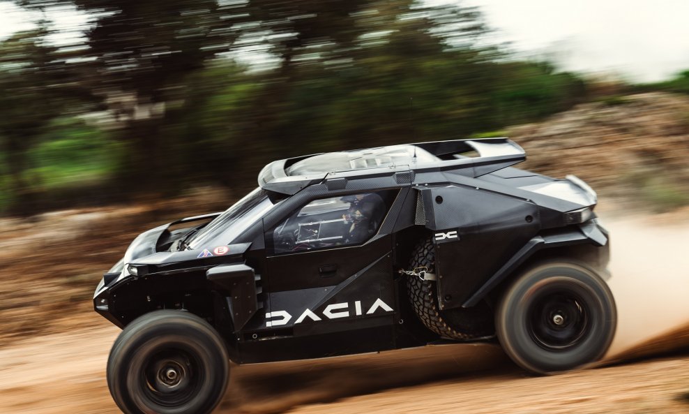 Dacia Sandrider za Dakar 2025 - test Château de Lastours