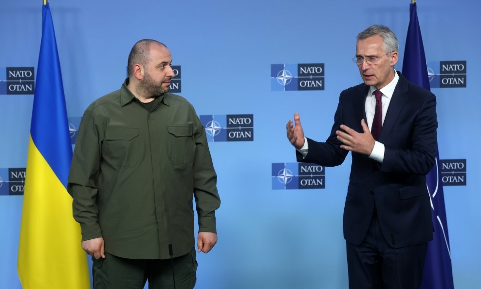 Rustem Umerov, ministar obrane Ukrajine i Jens Stoltenberg, glavni tajnik NATO-a