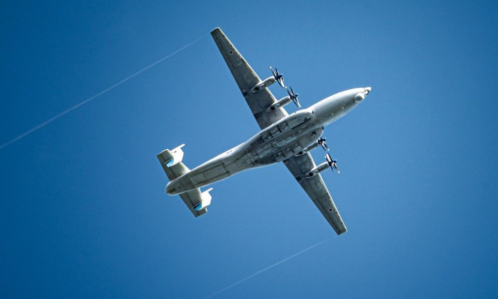 Pogled odozdo na ogromni An-22