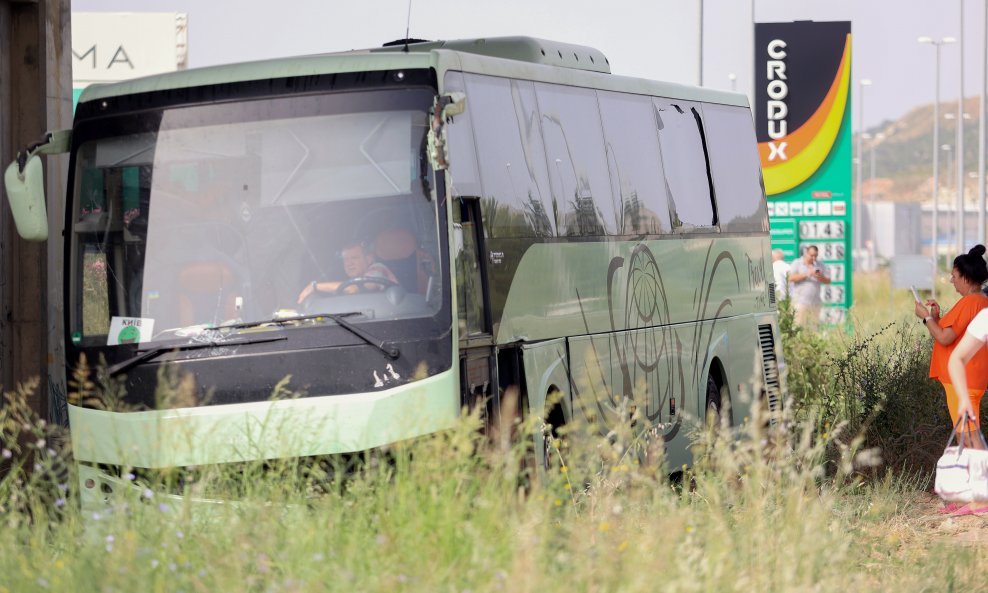 Autobus sletio s ceste u Kaštel Štafiliću