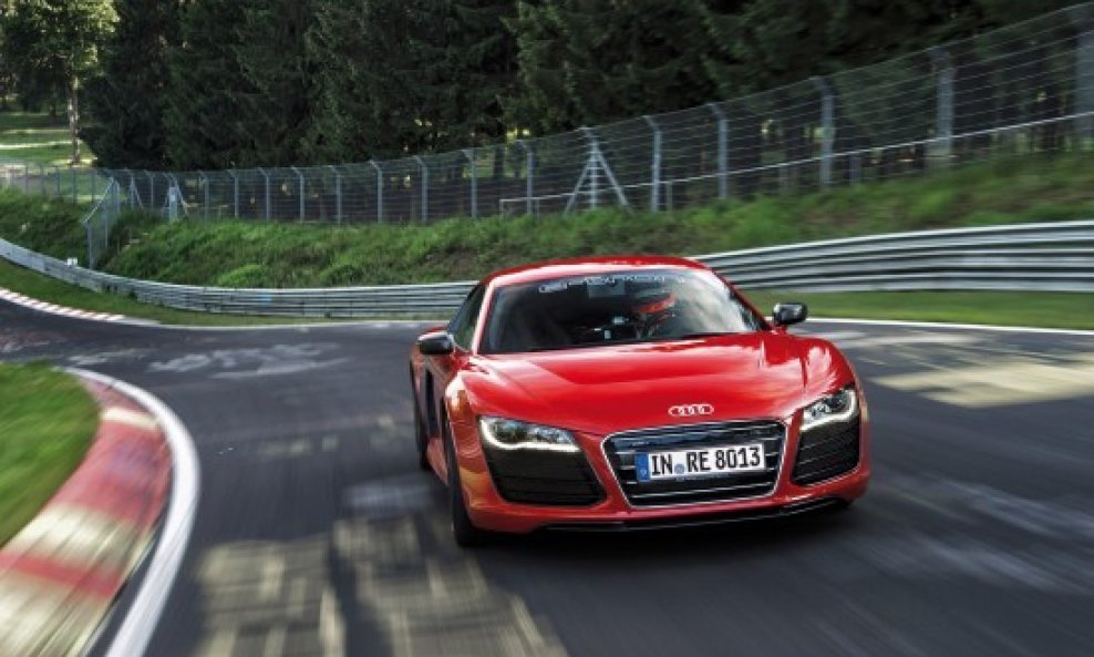 audi-r8-e-tron-nurburgring-record-04