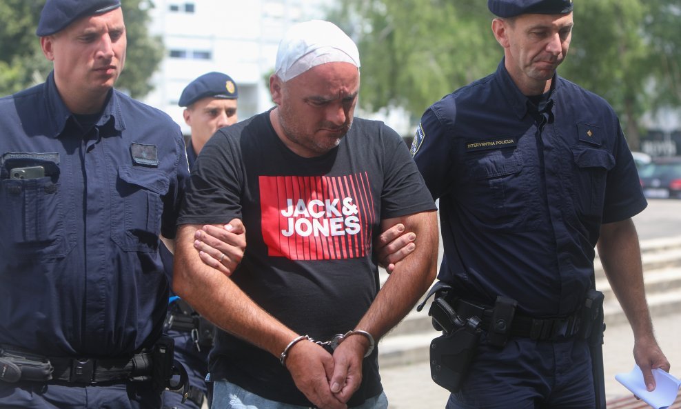 Osumnjičeni za napad na bicikliste priveden je na Županijski sud u Karlovcu