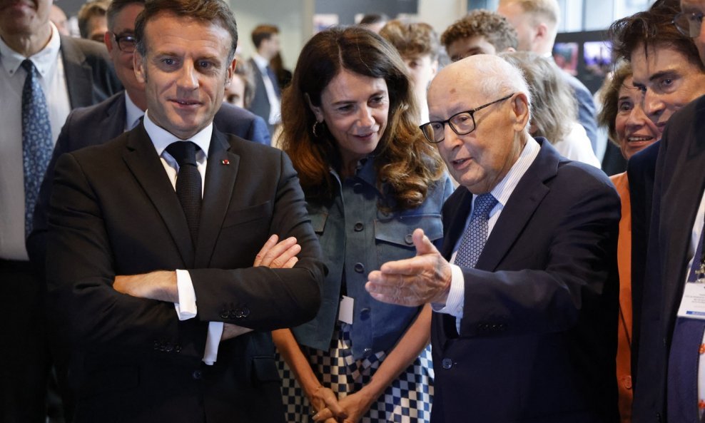 Francuski predsjednik Emmanuel Macron i Serge Klarsfeld