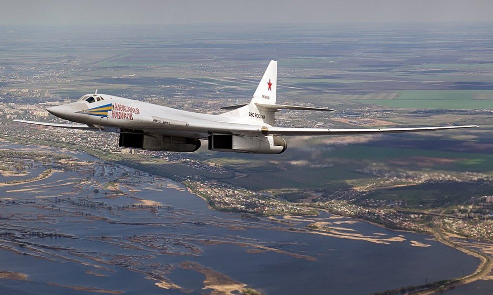 Tu-160 u letu iznad Rusije