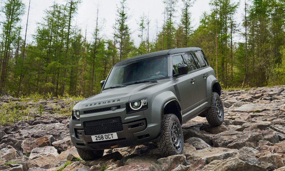 Land Rover Defender OCTA (Faroe Green zelena boja)