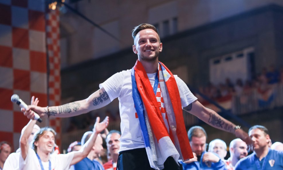 Ivan Rakitić na dočeku srebrnih Vatrenih nakon SP u Rusiji 2018. na zagrebačkom Trgu bana Josipa Jelačića