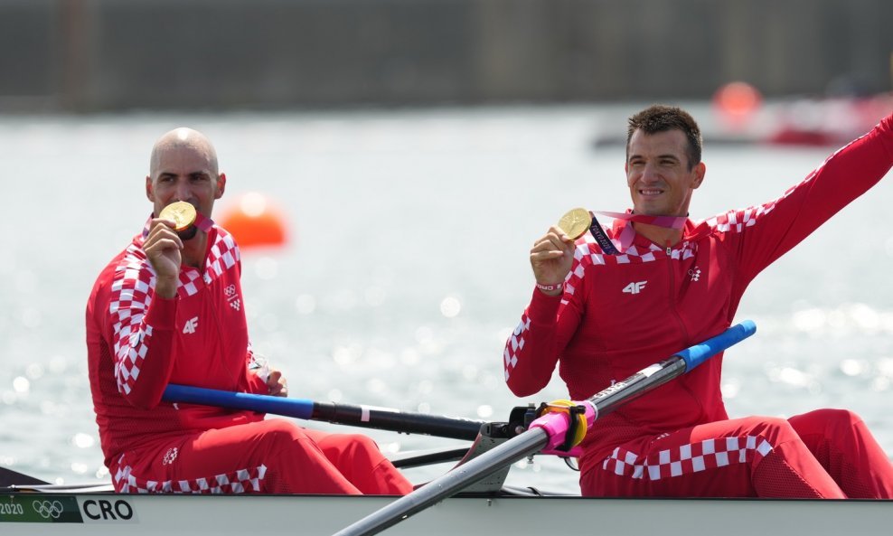 Braća Sinković sa zlatom medaljom na OI u Tokiju