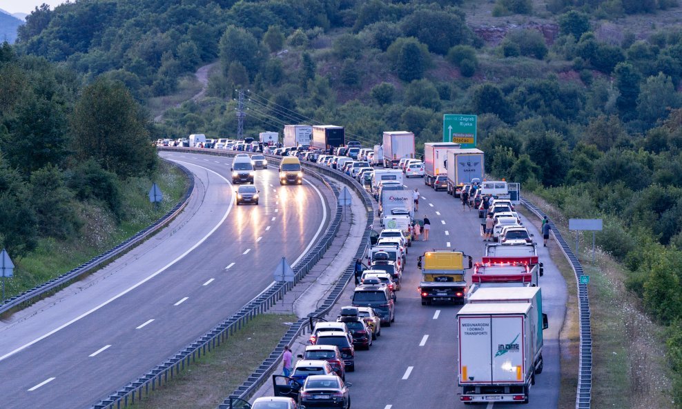 Zbog nesreće se stvorila kilometarska gužva