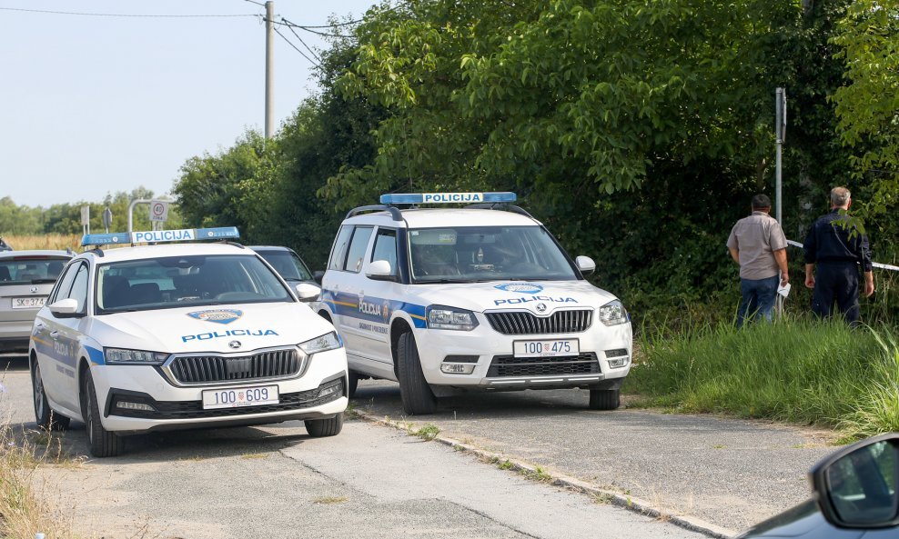 Policijski očevid 2. srpnja 2023., jutro nakon ubojstva u sisačkom naselju Kanak