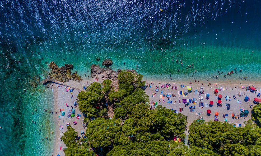 Plaža Punta Rata u Brelima