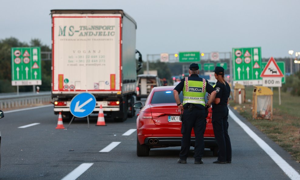 Mjesto nesreće u kojoj je policajka službenim motorom naletjela na pješaka