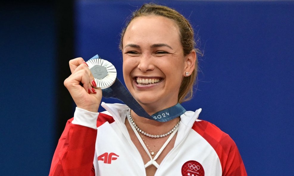 Donna Vekić sa srebrnom olimpijskom medaljom oko vrata, Pariz - 3.8.2024.