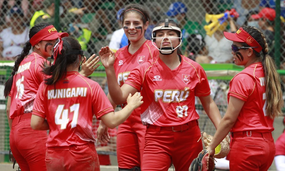 Peruanske igračice softballa