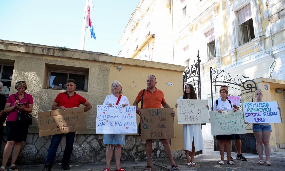 Zadar: Miran prosvjed protiv izgradnje hidrocentrale nekoliko stotina metara od izvora rijeke Une