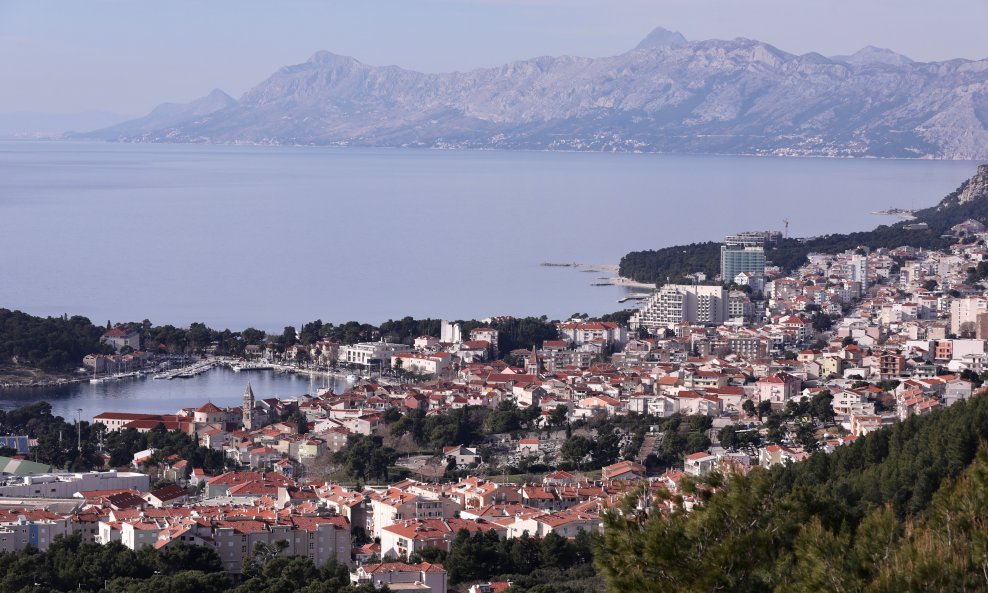 Nekretninama nakrcana Makarska - ilustracija