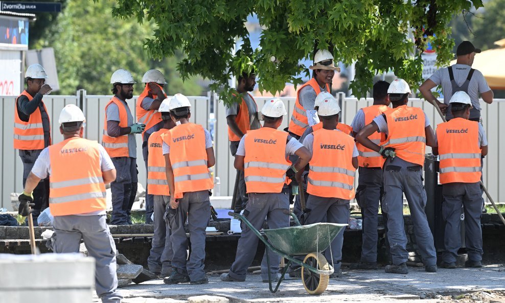 Radnici na obnovi Trešnjevačkog placa - ilustracija