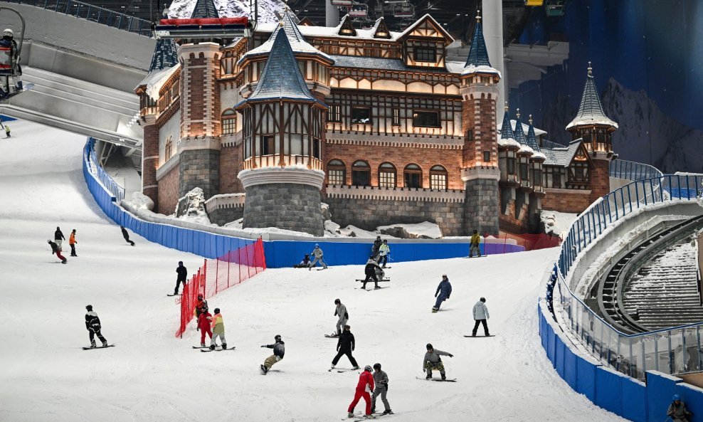 L*SNOW Indoor Skiing Theme Resort