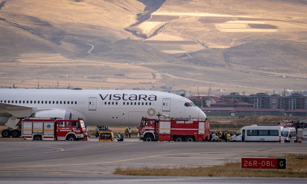 Avion kompanije Vistara Airlines koji je morao prisilno sletjeti u Turskoj