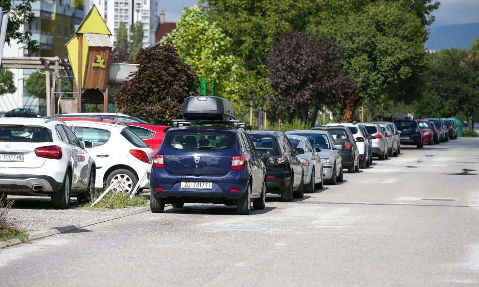 Parkiranje na Kajzerici