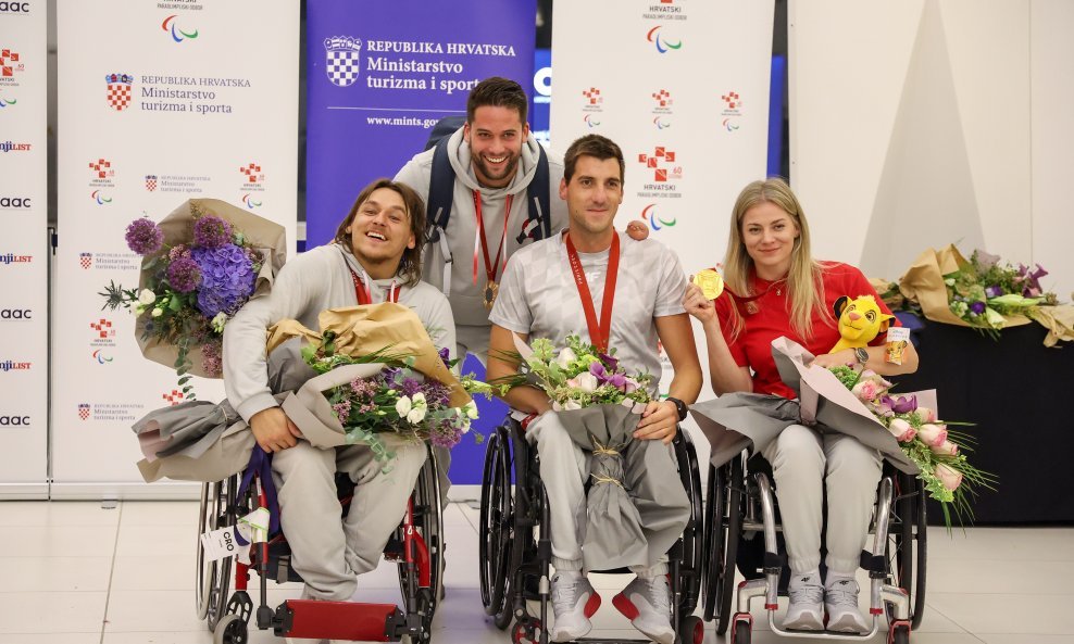 Sdesna Anđela Mužinić Vincetić, Dino Sinovčić, Luka Baković i Deni Černi