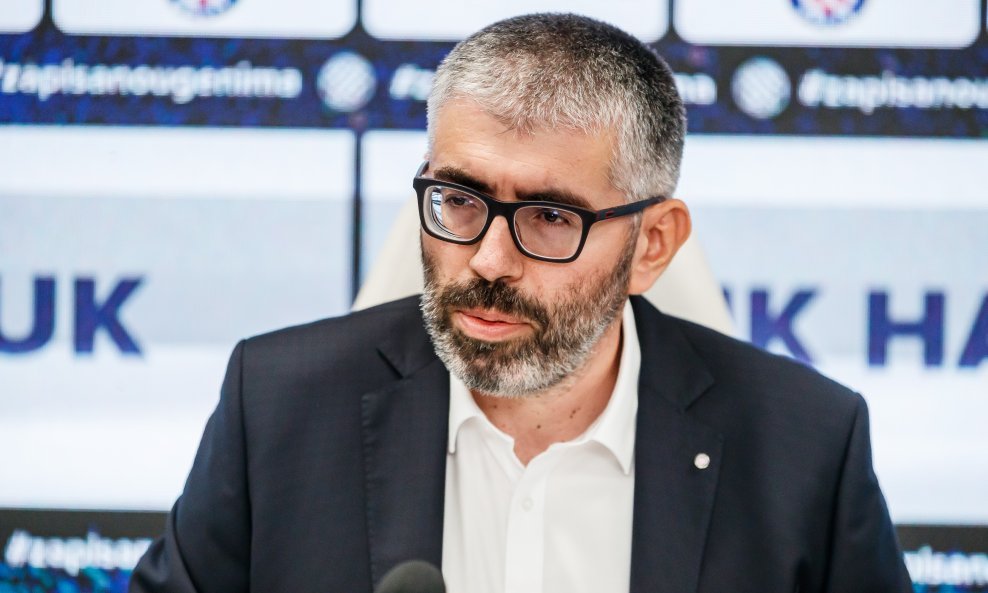 Ivan Bilić, predsjednik Hajduka tijekom izvanredne konferencije za medije, 11.9.2024.