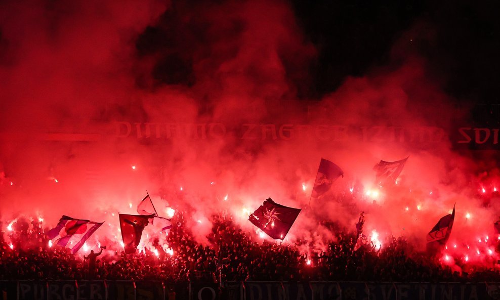 Bakljada na utakmici Dinamo - Hajduk