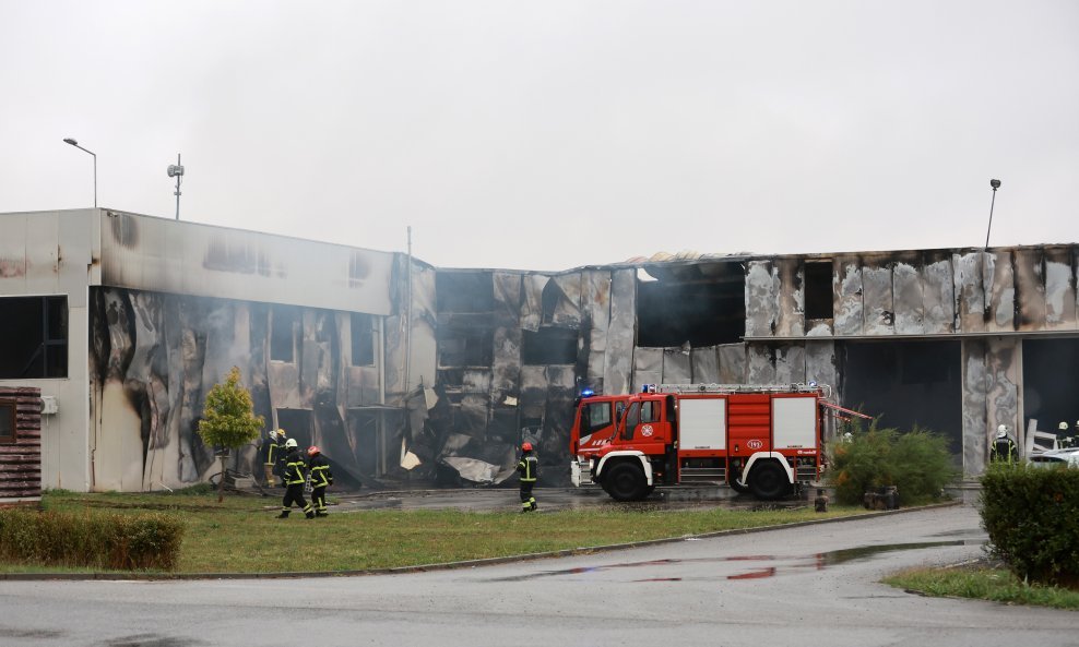 Požar skladišta u Osijeku