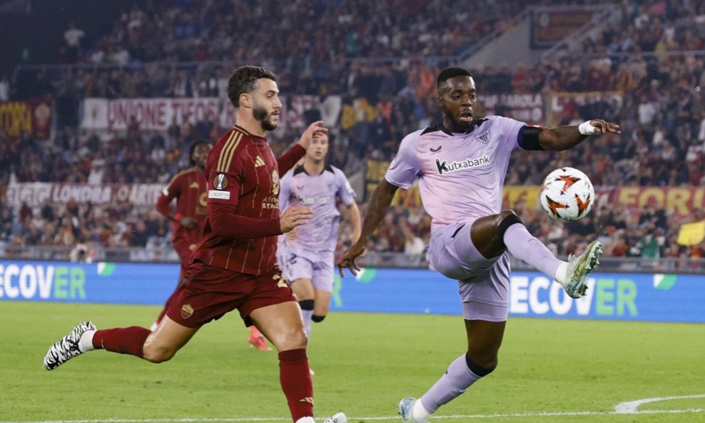 Mario Hermoso i Inaki Williams u duelu